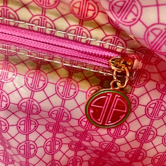 Lilly Pulitzer Pink Chevron Print Handbag - Picture 9 of 10